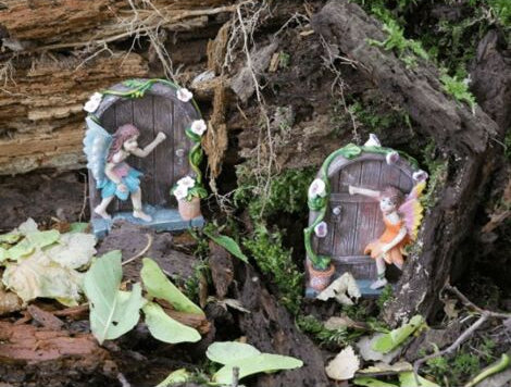 2x Miniature Sparkle Fairy Doors (1x Blue & 1x Pink)